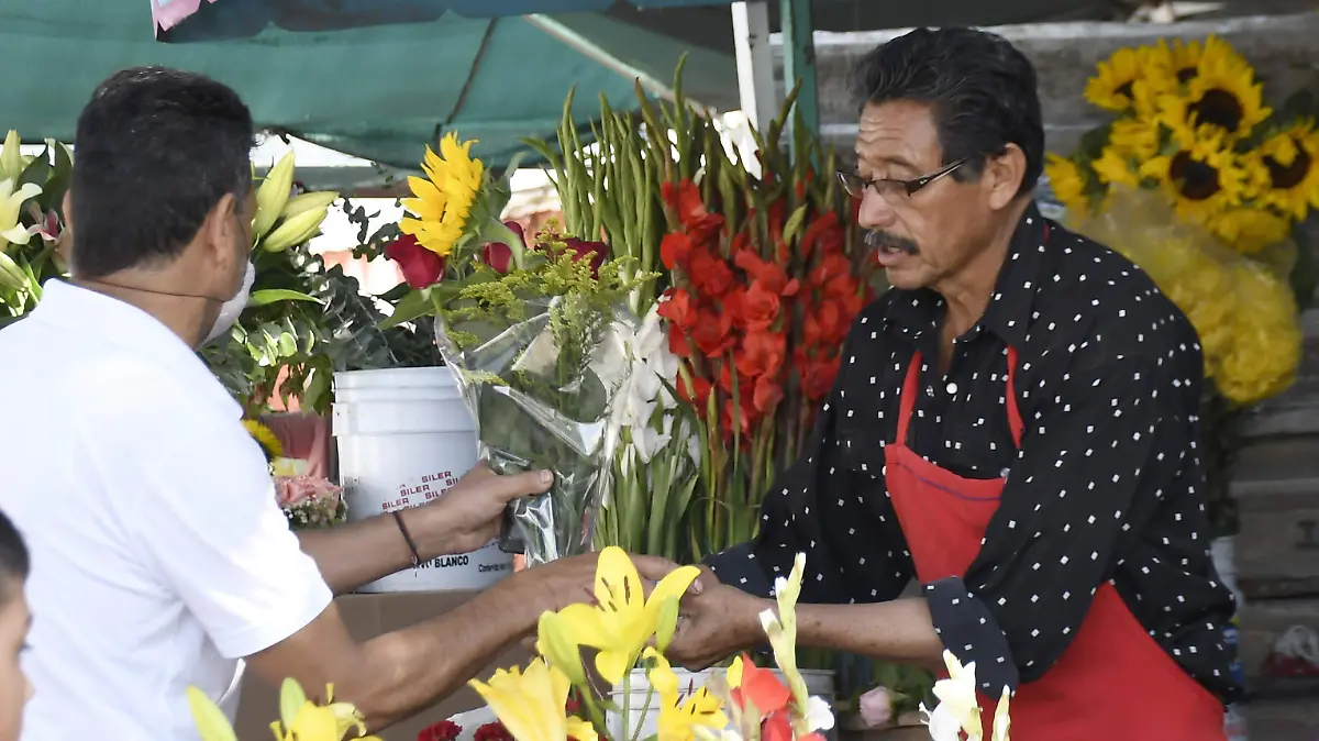 COMPRANDO FLORES 